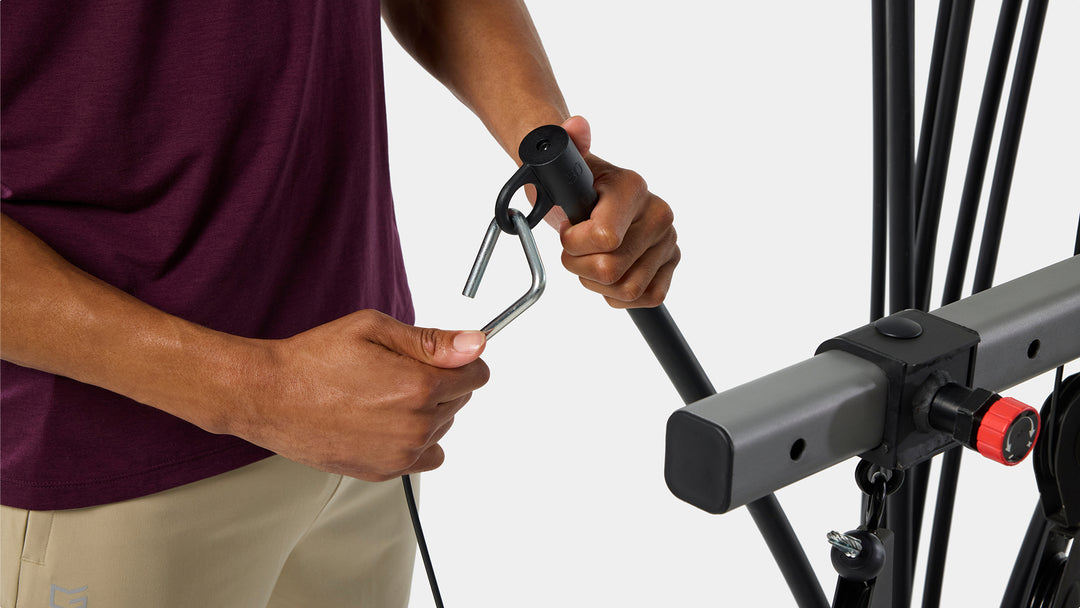 Hands adjusting the Power Rod® resistance weight on the BowFlex 
Xtreme 2 SE Home Gym.